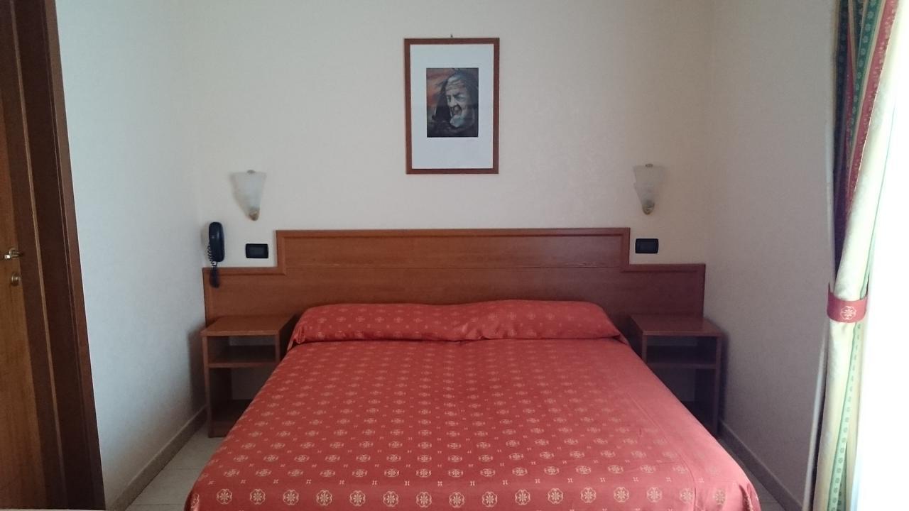 Hotel Holiday House San Giovanni Rotondo Exterior foto