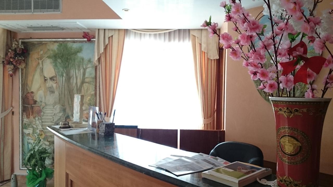 Hotel Holiday House San Giovanni Rotondo Exterior foto